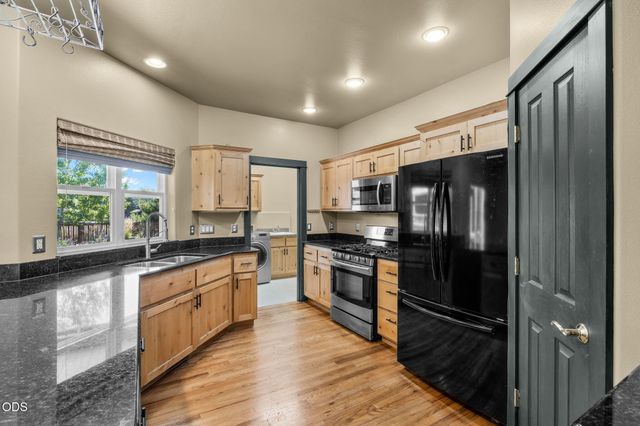 1806 NW Ivy Avenue, Redmond, OR 97756