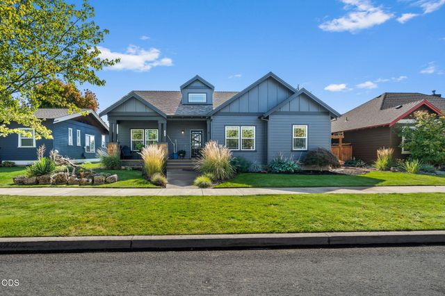 1806 NW Ivy Avenue, Redmond, OR 97756