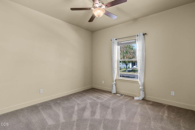 1806 NW Ivy Avenue, Redmond, OR 97756