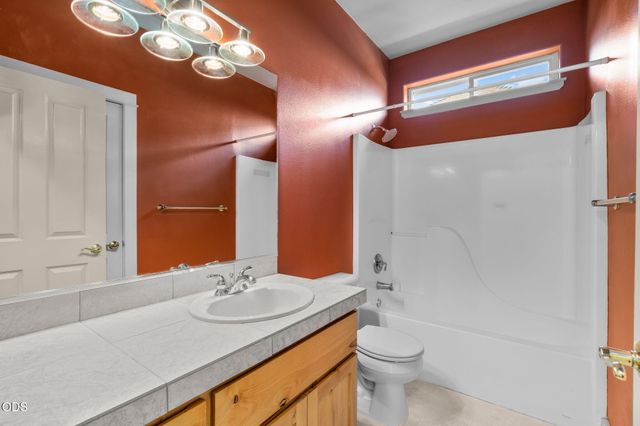 1806 NW Ivy Avenue, Redmond, OR 97756