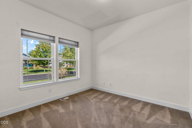 1806 NW Ivy Avenue, Redmond, OR 97756