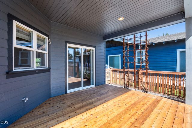 1806 NW Ivy Avenue, Redmond, OR 97756