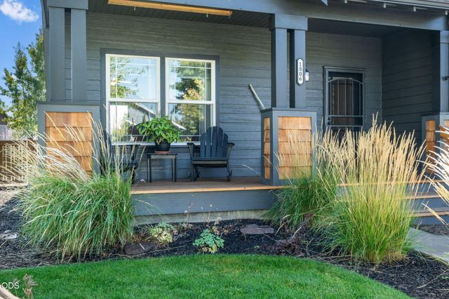 1806 NW Ivy Avenue, Redmond, OR 97756