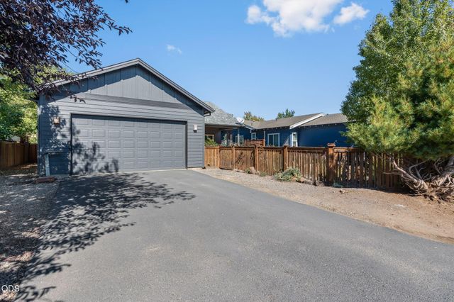 1806 NW Ivy Avenue, Redmond, OR 97756
