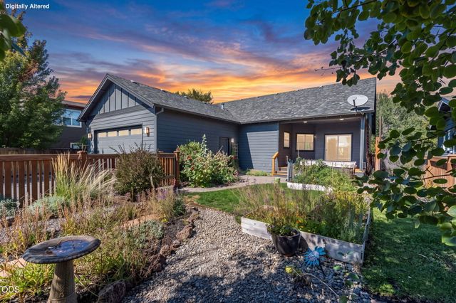 1806 NW Ivy Avenue, Redmond, OR 97756