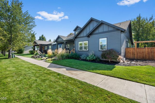 1806 NW Ivy Avenue, Redmond, OR 97756