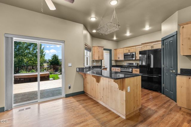 1806 NW Ivy Avenue, Redmond, OR 97756