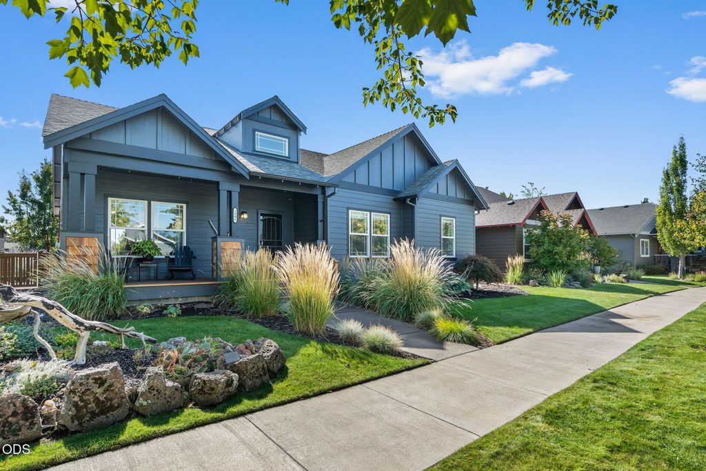 1806 NW Ivy Avenue, Redmond, OR 97756