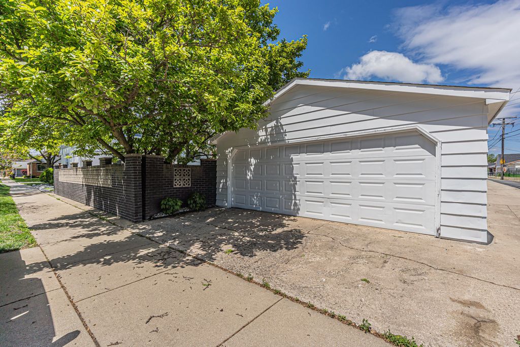 Image 30 of property listing at 2601 West Street, River Grove, IL 60171