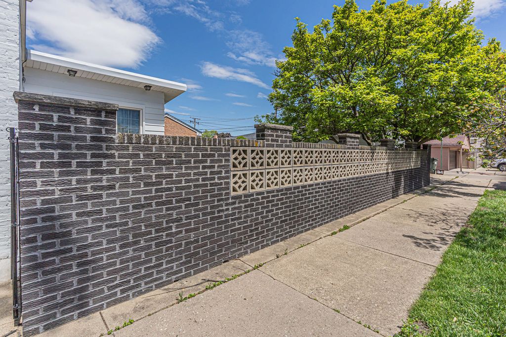 Image 31 of property listing at 2601 West Street, River Grove, IL 60171