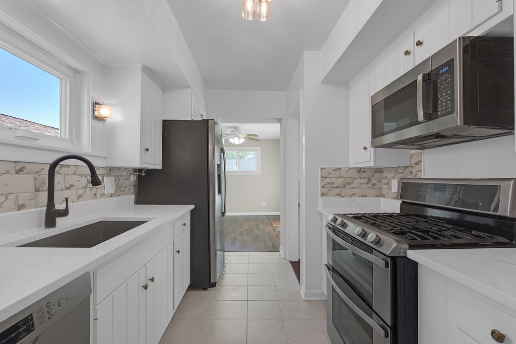 Image 10 of property listing at 2601 West Street, River Grove, IL 60171