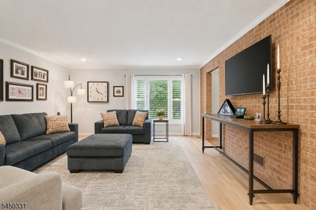 35 Mercier Pl, Berkeley Heights Twp., NJ 07922