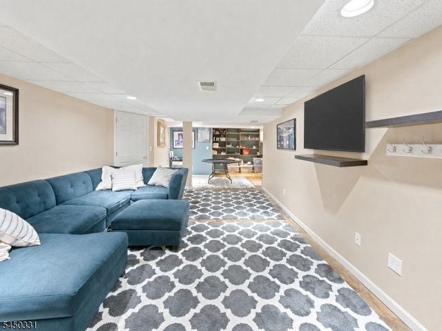 35 Mercier Pl, Berkeley Heights Twp., NJ 07922