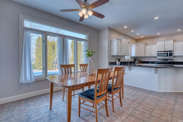 8244 Clearview Drive, Newburgh, IN 47630