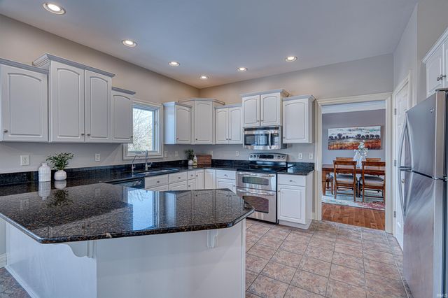 8244 Clearview Drive, Newburgh, IN 47630