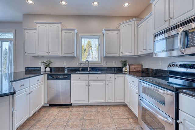 8244 Clearview Drive, Newburgh, IN 47630