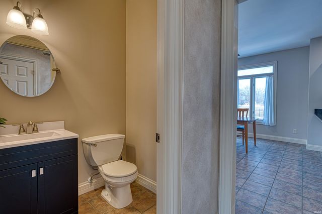 8244 Clearview Drive, Newburgh, IN 47630