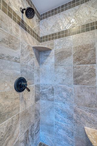 8244 Clearview Drive, Newburgh, IN 47630