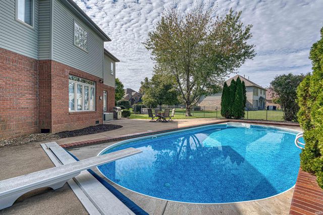 8244 Clearview Drive, Newburgh, IN 47630