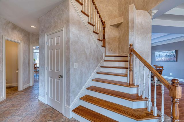 8244 Clearview Drive, Newburgh, IN 47630