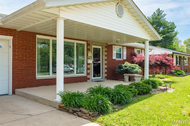 18 Cambridge Drive, Granite City, IL 62040