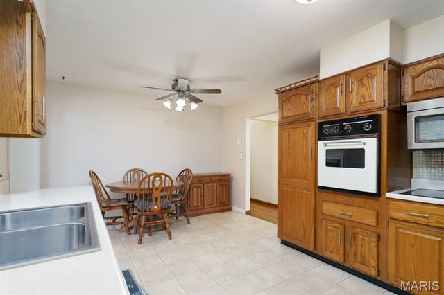 18 Cambridge Drive, Granite City, IL 62040