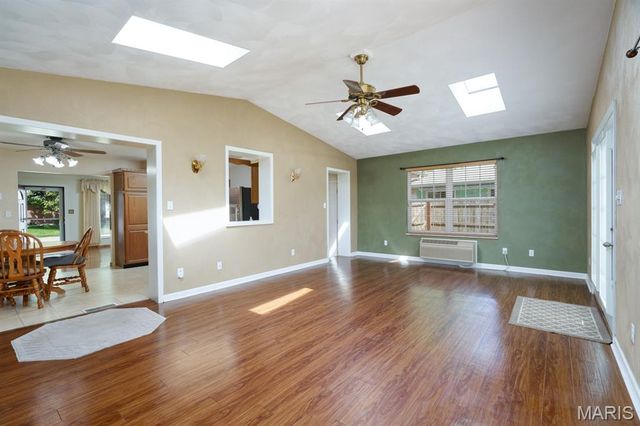 18 Cambridge Drive, Granite City, IL 62040