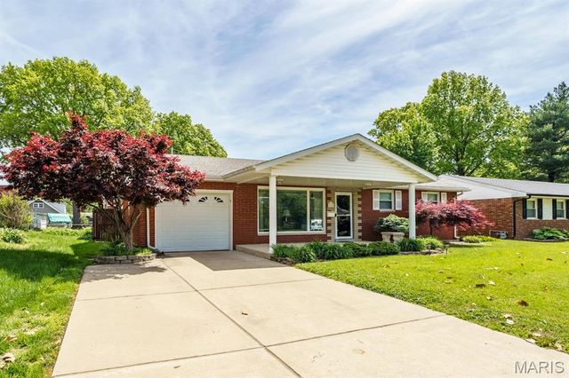 18 Cambridge Drive, Granite City, IL 62040
