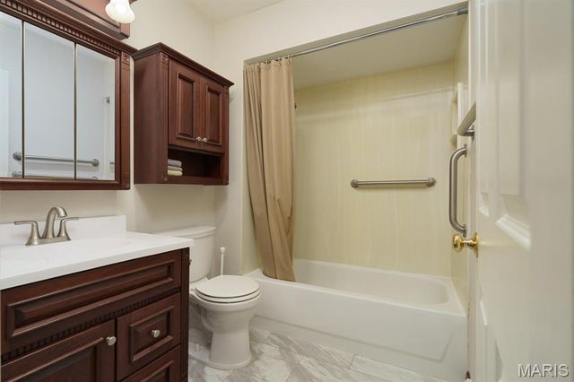 18 Cambridge Drive, Granite City, IL 62040