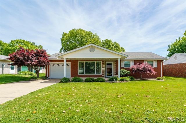 18 Cambridge Drive, Granite City, IL 62040