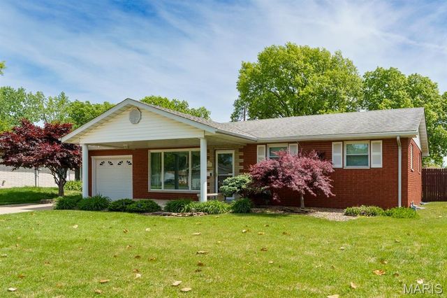 18 Cambridge Drive, Granite City, IL 62040