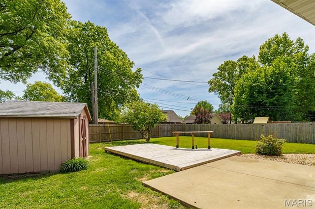 18 Cambridge Drive, Granite City, IL 62040