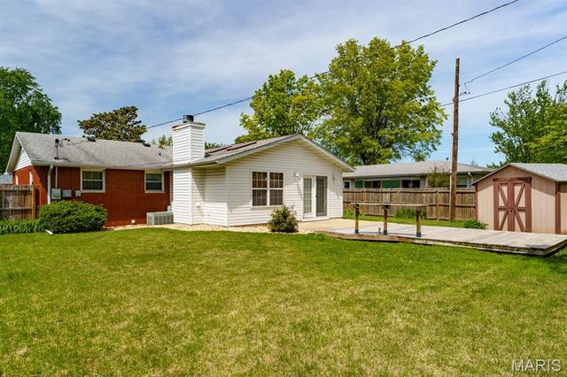 18 Cambridge Drive, Granite City, IL 62040