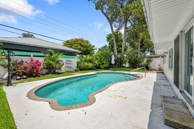 901 SE 12th Avenue, Deerfield Beach, FL 33441