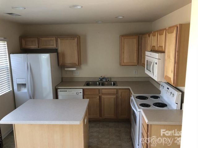 11138 Derryrush Drive, Charlotte, NC 28213