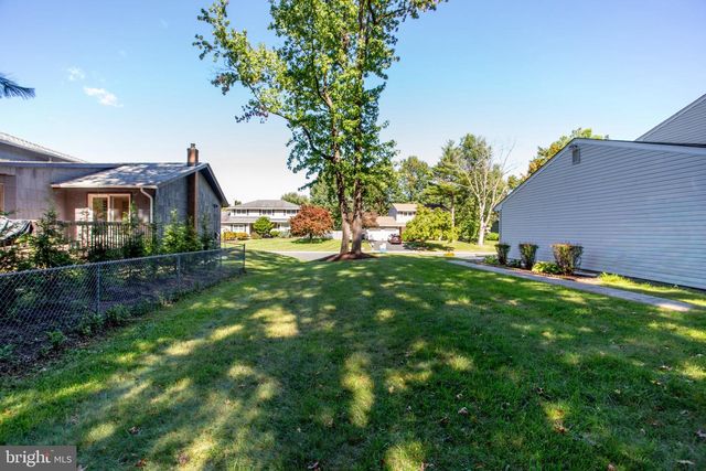 14 WOODMERE RD, North Brunswick, NJ 08902