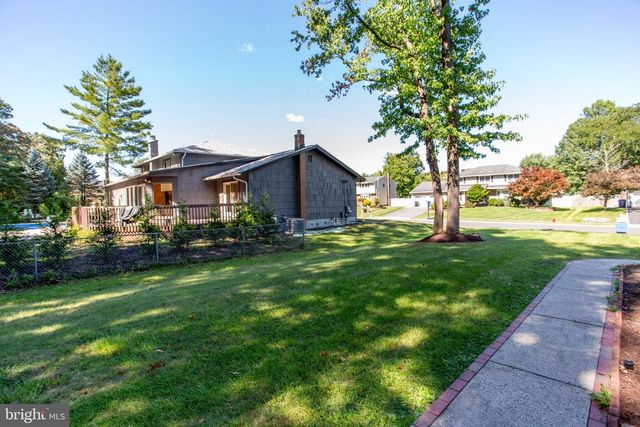 14 WOODMERE RD, North Brunswick, NJ 08902