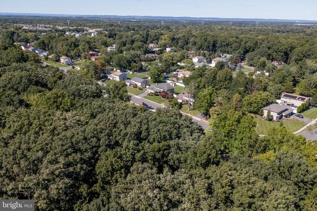 14 WOODMERE RD, North Brunswick, NJ 08902