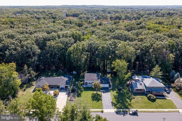 14 WOODMERE RD, North Brunswick, NJ 08902