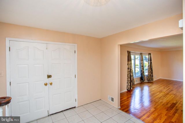 14 WOODMERE RD, North Brunswick, NJ 08902