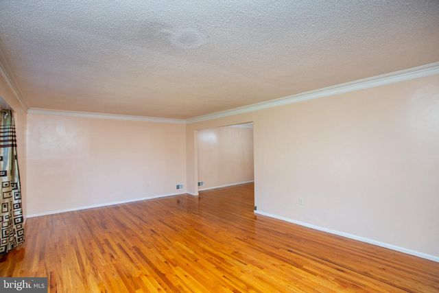 14 WOODMERE RD, North Brunswick, NJ 08902