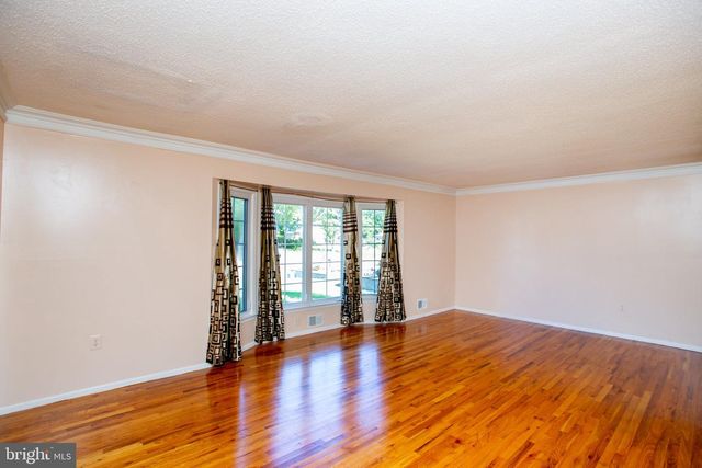 14 WOODMERE RD, North Brunswick, NJ 08902