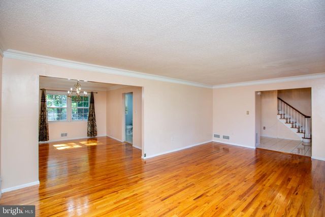 14 WOODMERE RD, North Brunswick, NJ 08902