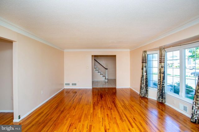 14 WOODMERE RD, North Brunswick, NJ 08902