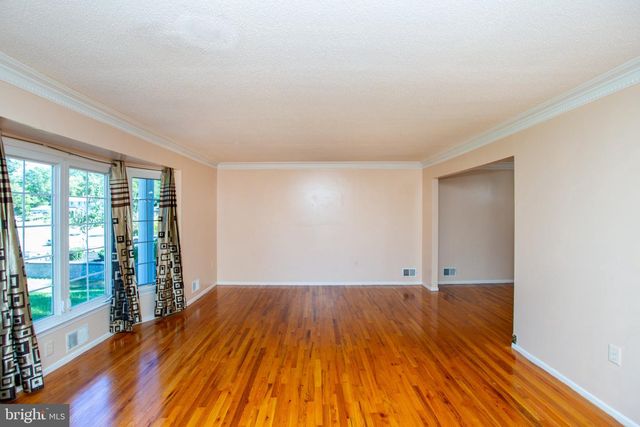 14 WOODMERE RD, North Brunswick, NJ 08902