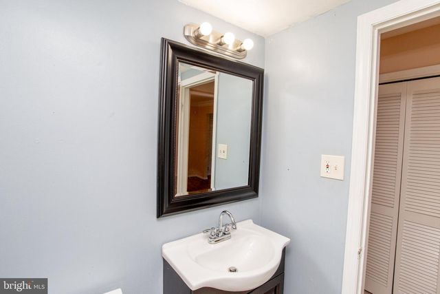 14 WOODMERE RD, North Brunswick, NJ 08902