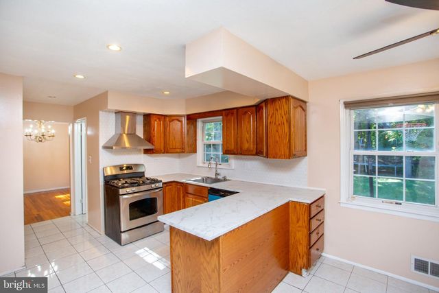 14 WOODMERE RD, North Brunswick, NJ 08902