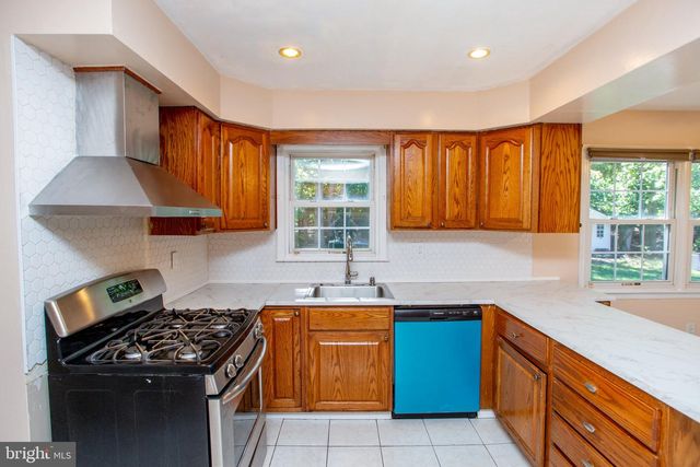 14 WOODMERE RD, North Brunswick, NJ 08902