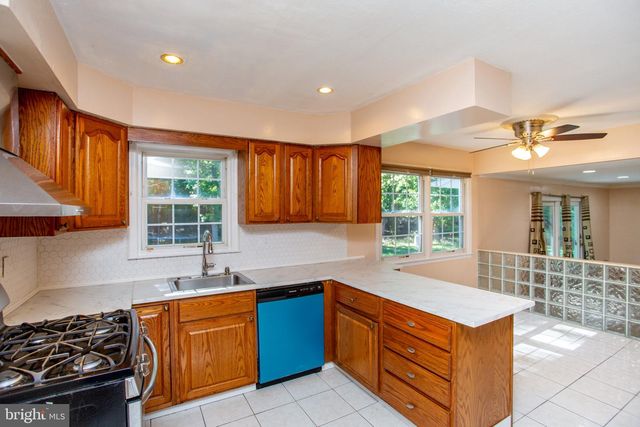 14 WOODMERE RD, North Brunswick, NJ 08902