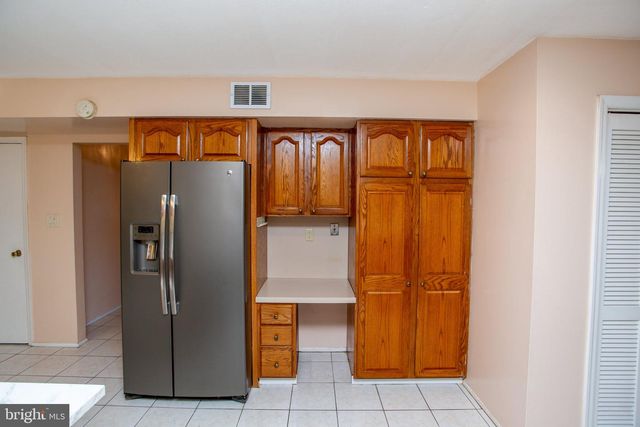 14 WOODMERE RD, North Brunswick, NJ 08902